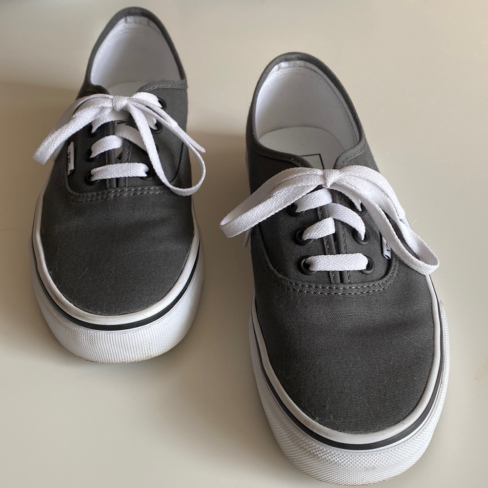 Vans Authentic.